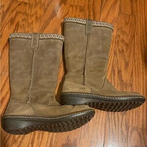 UGG Women's Tan Winter Boots 5139 size 8
